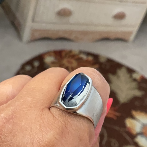 Kendra Scott Rhodium Plated Leah Mood Ring - Picture 7 of 9